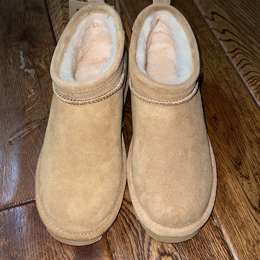 Brand new BearPaw super shorty boots size 8